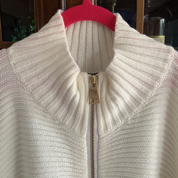 Soft white, high neck poncho. Full silver zipper in front. Very soft. - Picture 3 of 4
